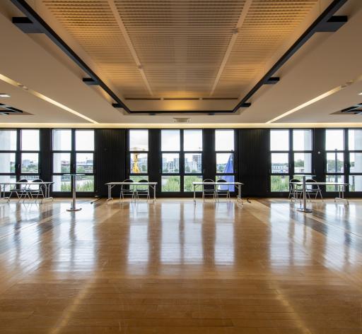 Espace Median_Stand_vide_3.jpg